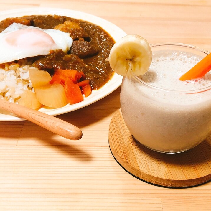 カレーにꕤ 蜂蜜バナナヨーグルトラッシー